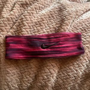 OS Nike headband in perfect condition